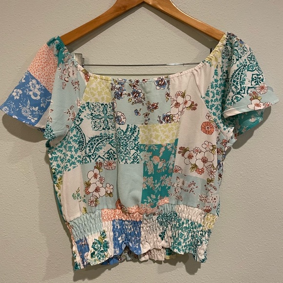 Monteau Los Angeles patchwork design top.  Crop length with button detai… - Picture 2 of 4